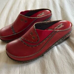 Red Clogs Artsy Rare Spring Step Red Leather Mules size 41 women’s 10
